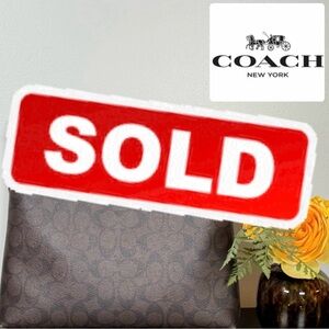 SOLD. 🌸✨✨✨ Coach Crossbody Bag